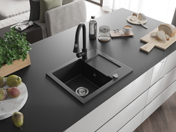 Chiuvetă granit Mexen Enzo cu 1 compartiment, picurător și robinet bucătărie Elia, negru/metalizat argintiu - 6506-73-670101-70