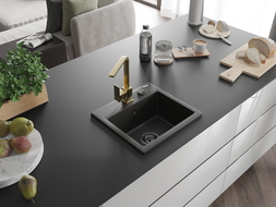 Mexen Milo 1 rekeszes gránit mosogató Rita konyhai csappal, fekete/arany metál - 6505-75-670300-50-B